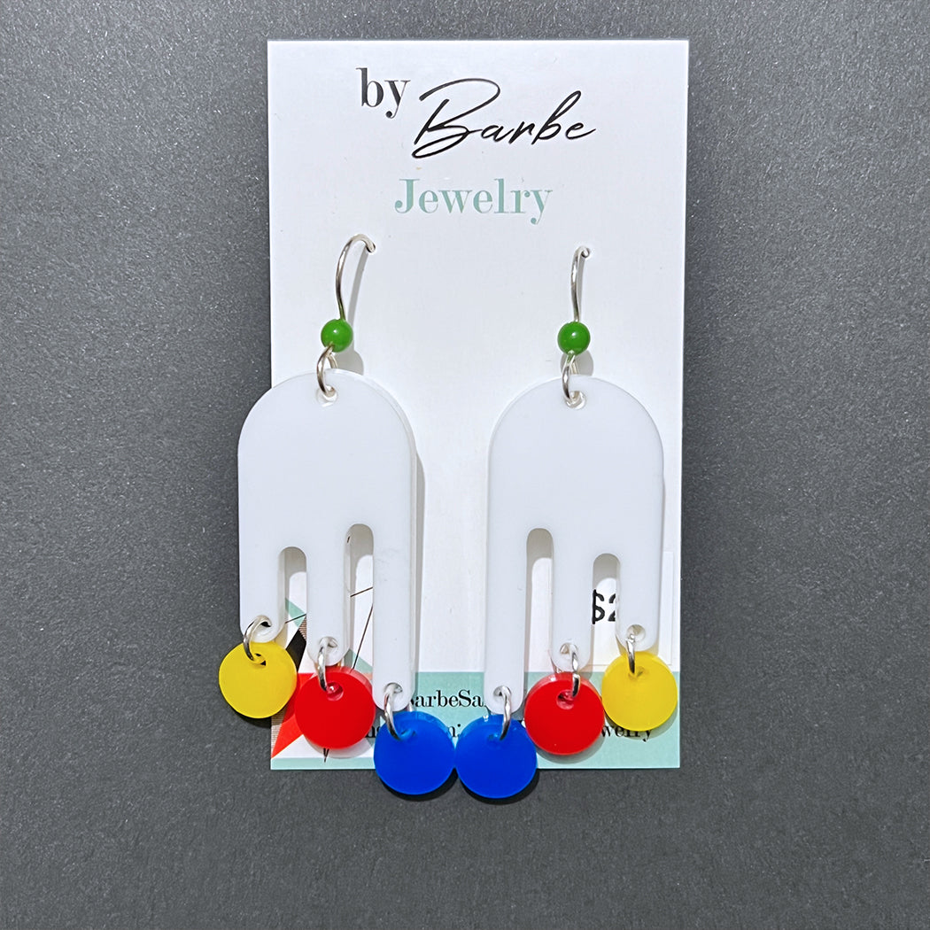 Vintage inspired mobile earrings from by Barbe Jewelry. 30's inspired earrings for vintage girls. 